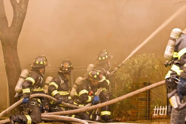 Christmas Tree Fire Safety Tips - Flood Response Christmas Tree Fire Safety Tips